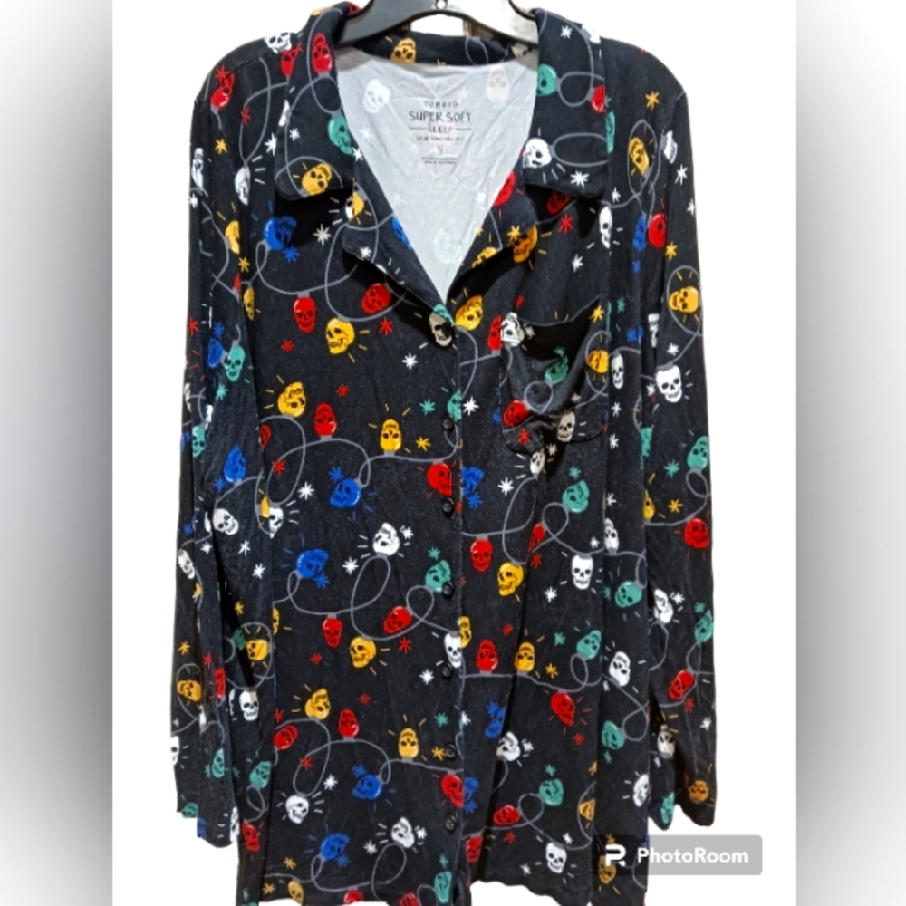 Torrid Skull/Xmas lights SleepShirt EUC 4X